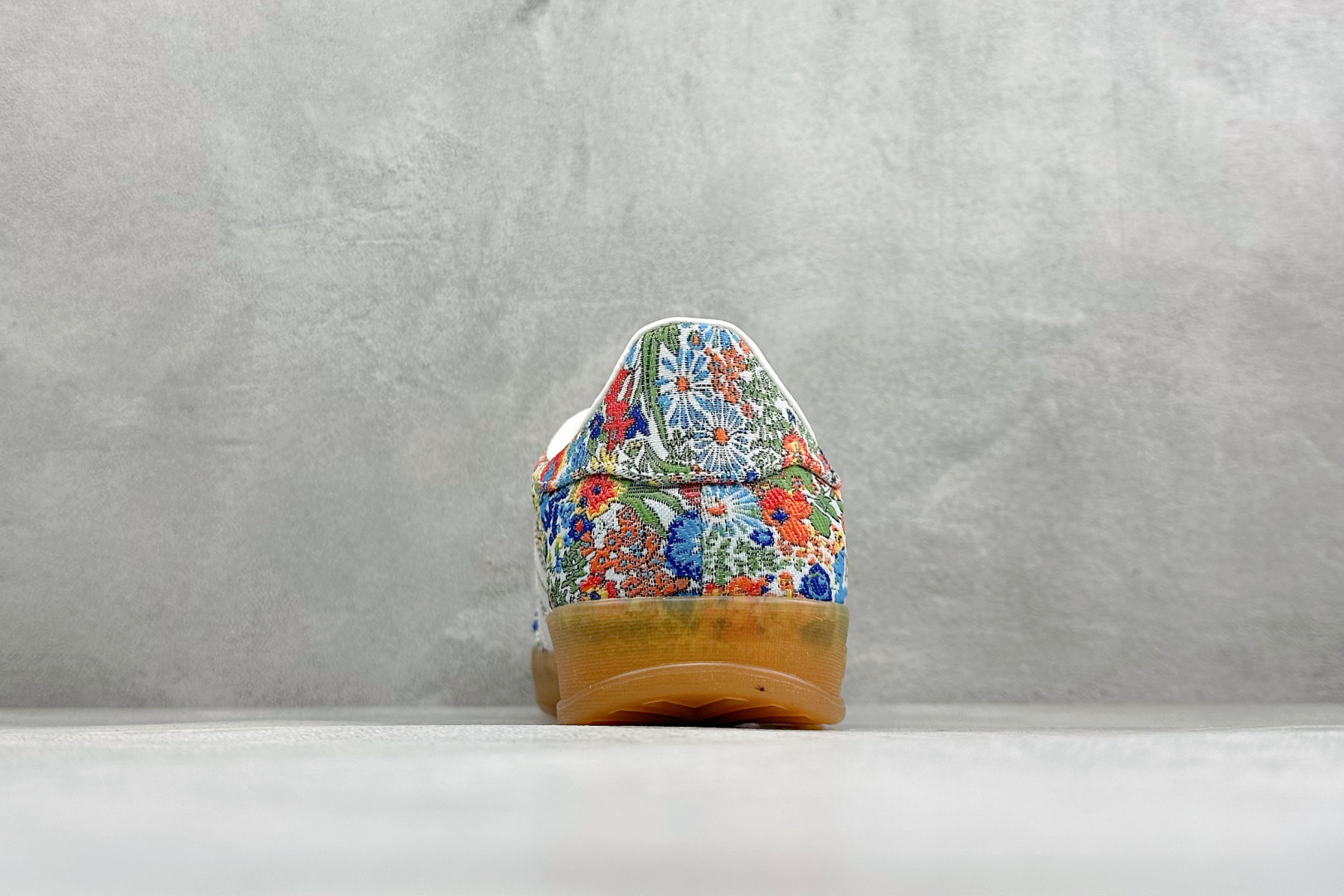 Addis Original Samba OG 复古桑巴板鞋 这款桑巴鞋展示了高质量的工艺 带有装饰的超锁缝制和无缝的手