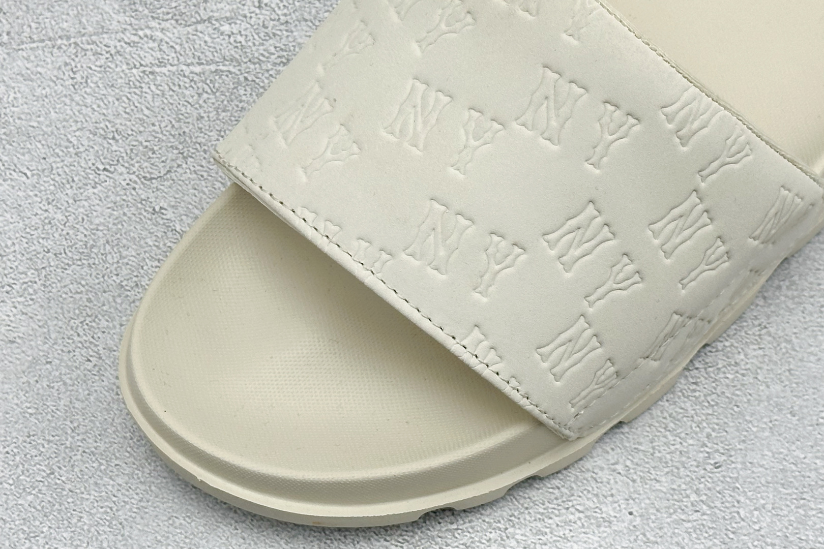 XB版MLB MOUNDER MONOGRAM SLIDE 百搭舒适休闲防滑防磨一字拖鞋 货号：3ALPSM153-50
