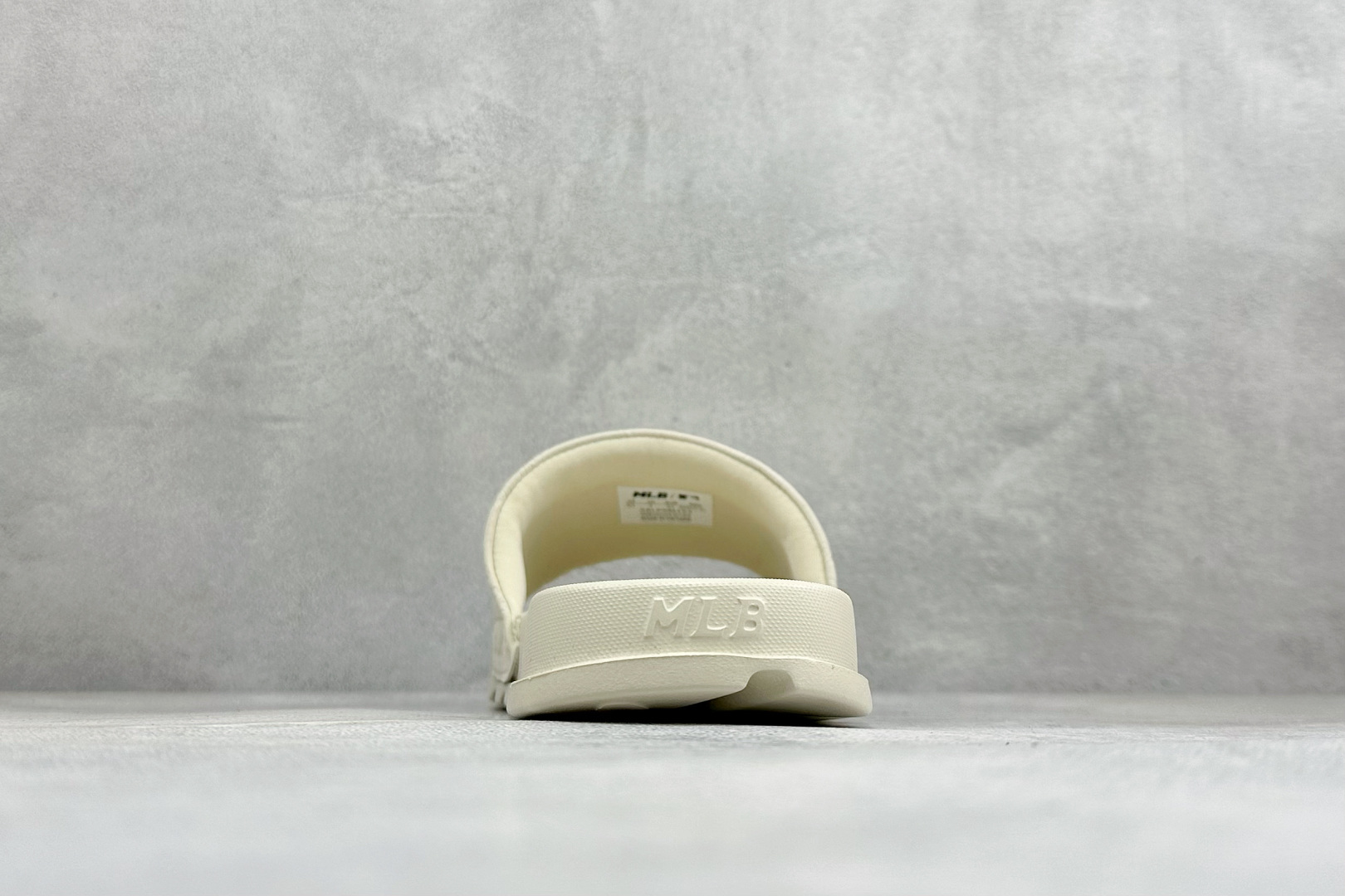 XB版MLB MOUNDER MONOGRAM SLIDE 百搭舒适休闲防滑防磨一字拖鞋 货号：3ALPSM153-50
