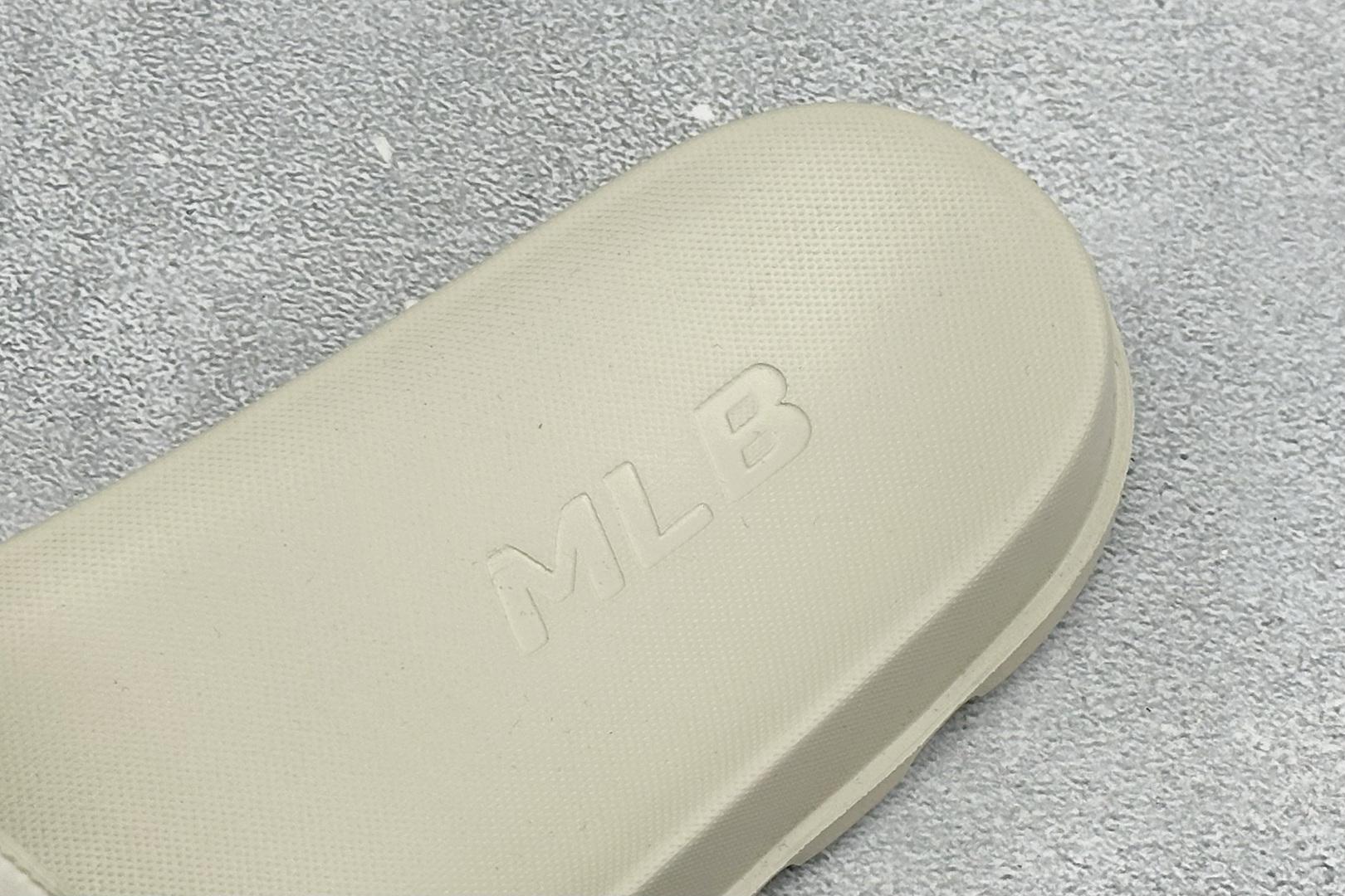 XB版MLB MOUNDER MONOGRAM SLIDE 百搭舒适休闲防滑防磨一字拖鞋 货号：3ALPSM153-50