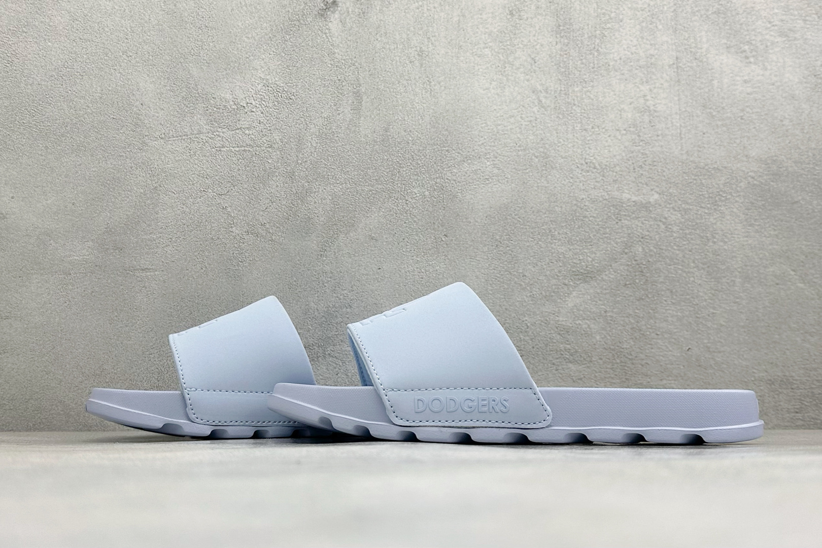 XB版MLB MOUNDER MONOGRAM SLIDE 百搭舒适休闲防滑防磨一字拖鞋 货号：3ALPSB053-07