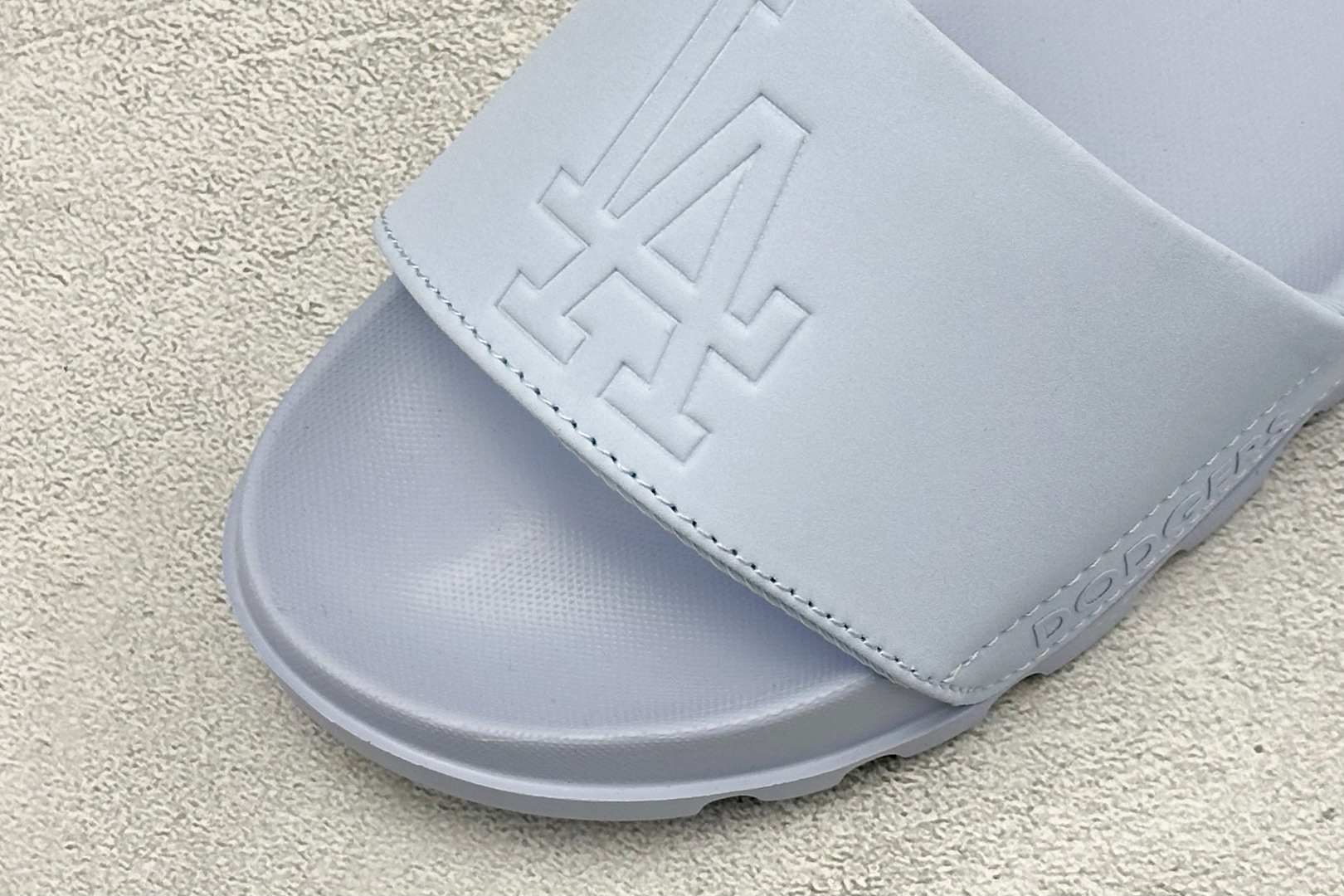 XB版MLB MOUNDER MONOGRAM SLIDE 百搭舒适休闲防滑防磨一字拖鞋 货号：3ALPSB053-07