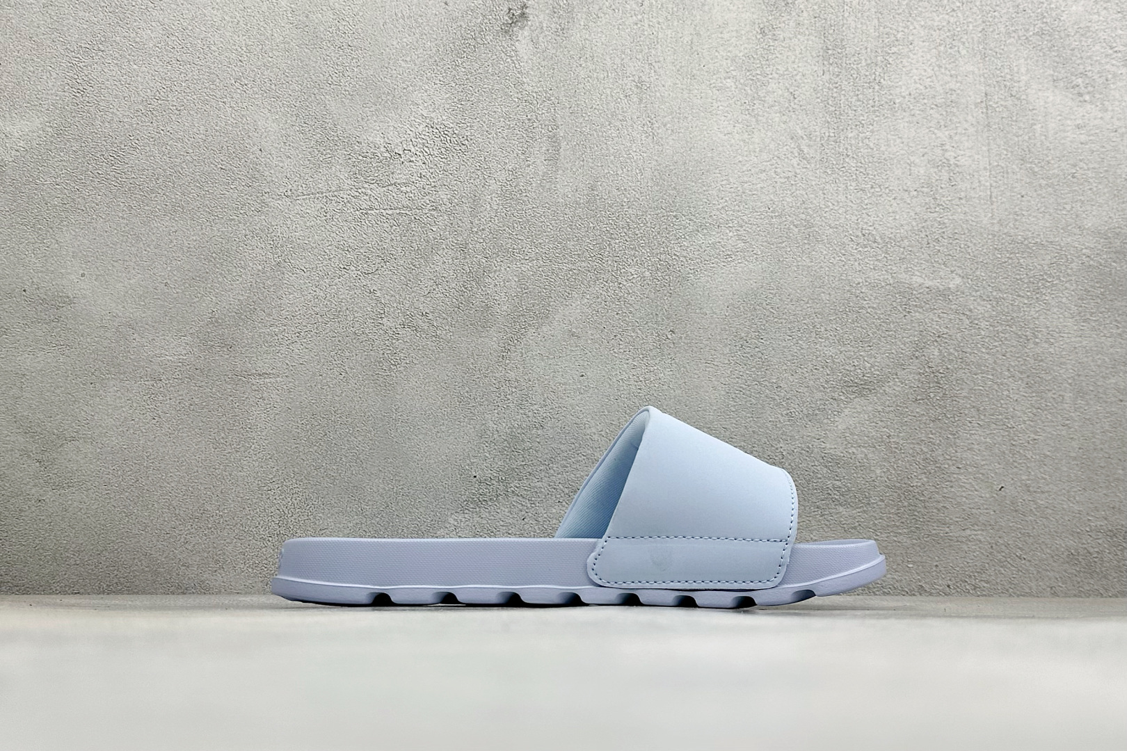 XB版MLB MOUNDER MONOGRAM SLIDE 百搭舒适休闲防滑防磨一字拖鞋 货号：3ALPSB053-07
