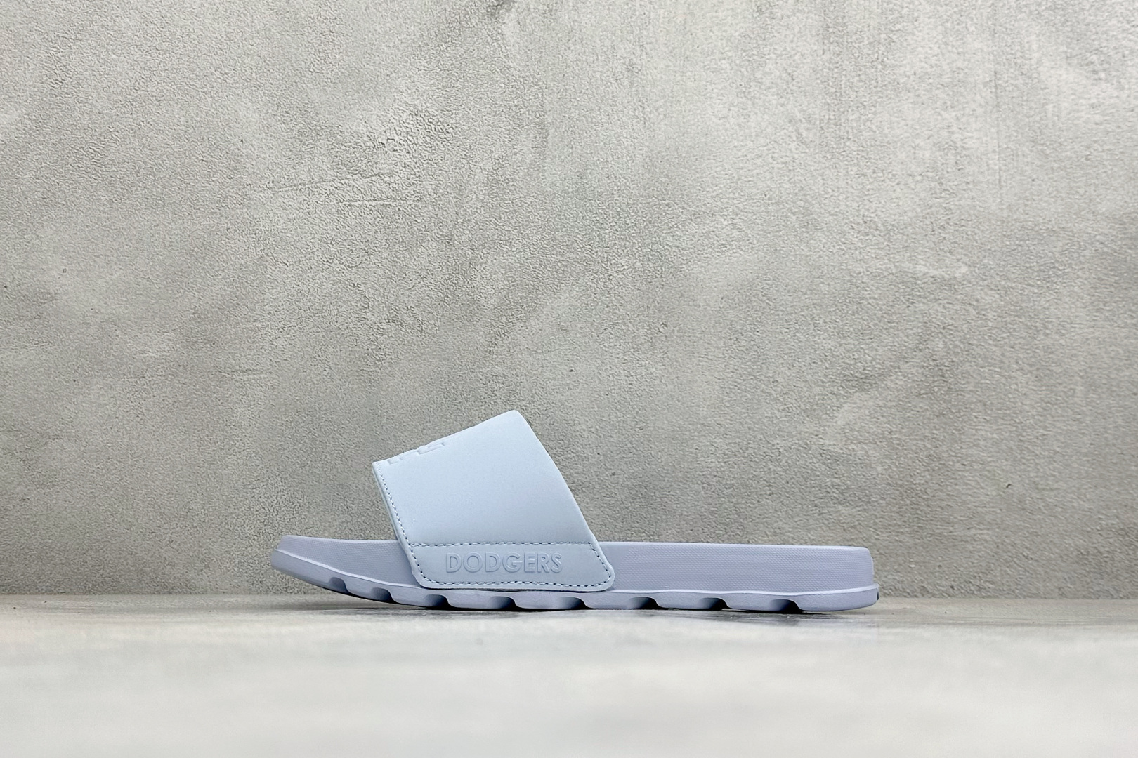 XB版MLB MOUNDER MONOGRAM SLIDE 百搭舒适休闲防滑防磨一字拖鞋 货号：3ALPSB053-07
