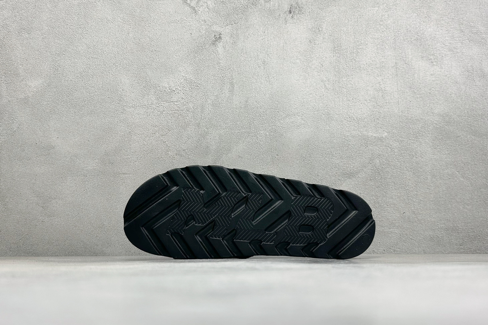XB版MLB MOUNDER MONOGRAM SLIDE 百搭舒适休闲防滑防磨一字拖鞋 货号：3ALPSM153-50
