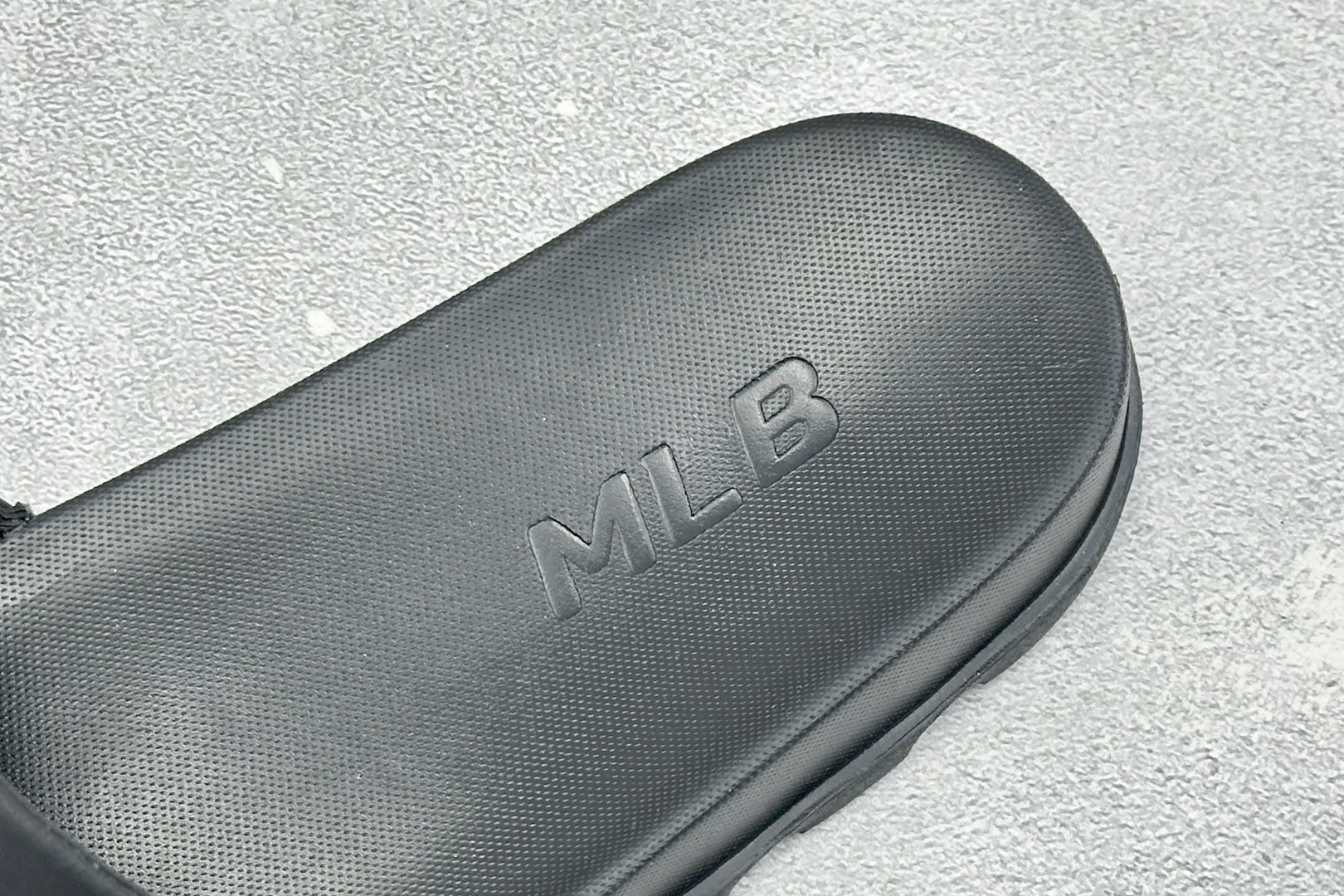 XB版MLB MOUNDER MONOGRAM SLIDE 百搭舒适休闲防滑防磨一字拖鞋 货号：3ALPSM153-50