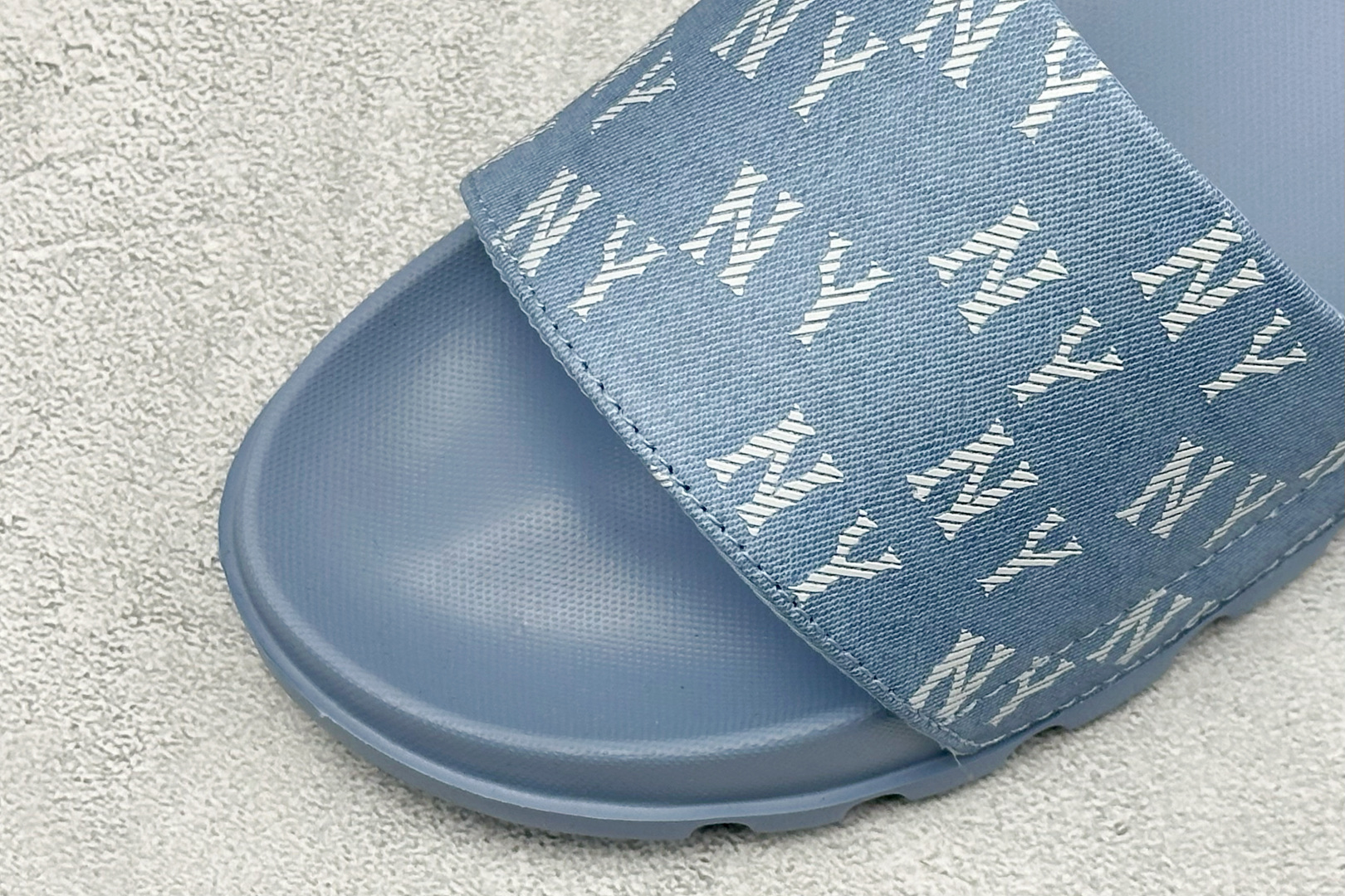XB版MLB MOUNDER MONOGRAM SLIDE 百搭舒适休闲防滑防磨一字拖鞋 货号：3ALPSDM53-50