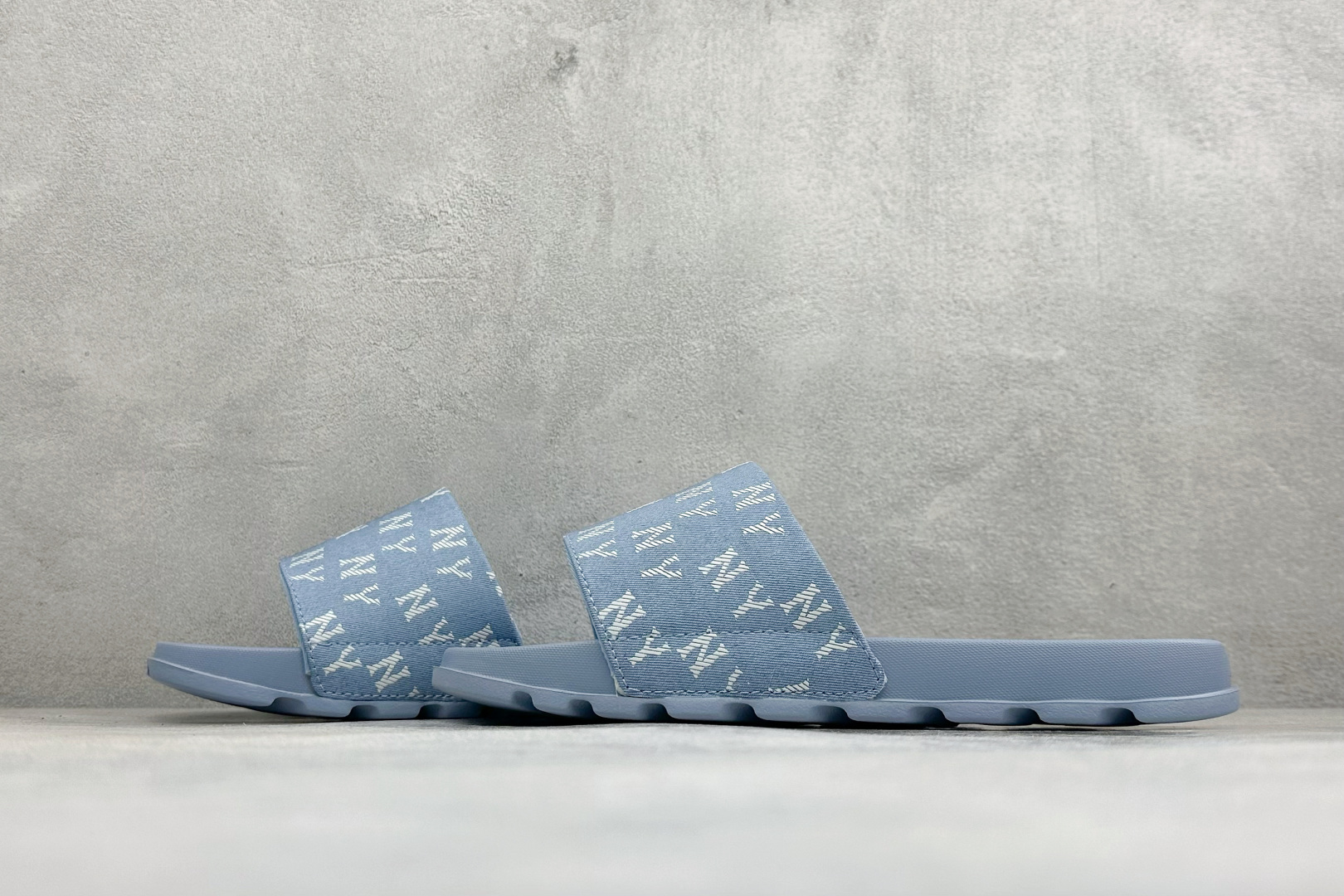 XB版MLB MOUNDER MONOGRAM SLIDE 百搭舒适休闲防滑防磨一字拖鞋 货号：3ALPSDM53-50