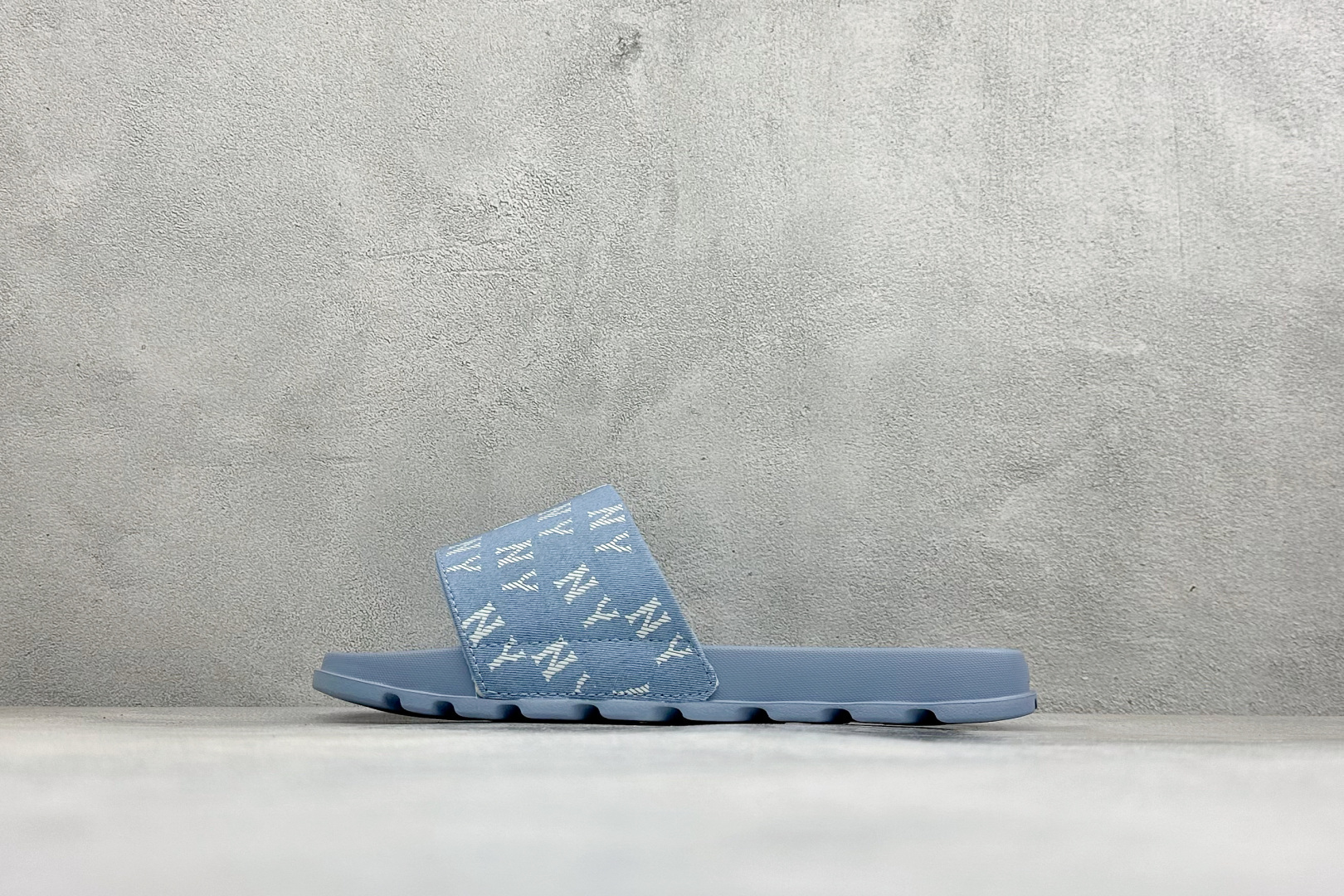 XB版MLB MOUNDER MONOGRAM SLIDE 百搭舒适休闲防滑防磨一字拖鞋 货号：3ALPSDM53-50