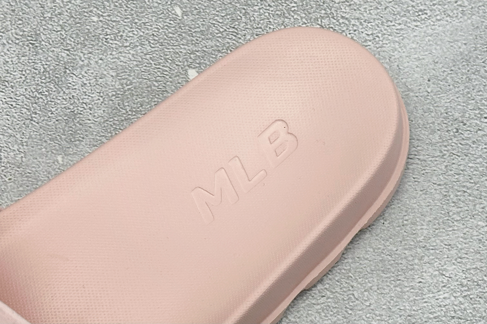 XB版MLB MOUNDER MONOGRAM SLIDE 百搭舒适休闲防滑防磨一字拖鞋 货号：3ALPSB053-50