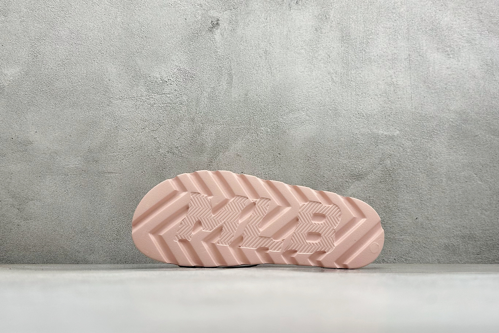 XB版MLB MOUNDER MONOGRAM SLIDE 百搭舒适休闲防滑防磨一字拖鞋 货号：3ALPSB053-50