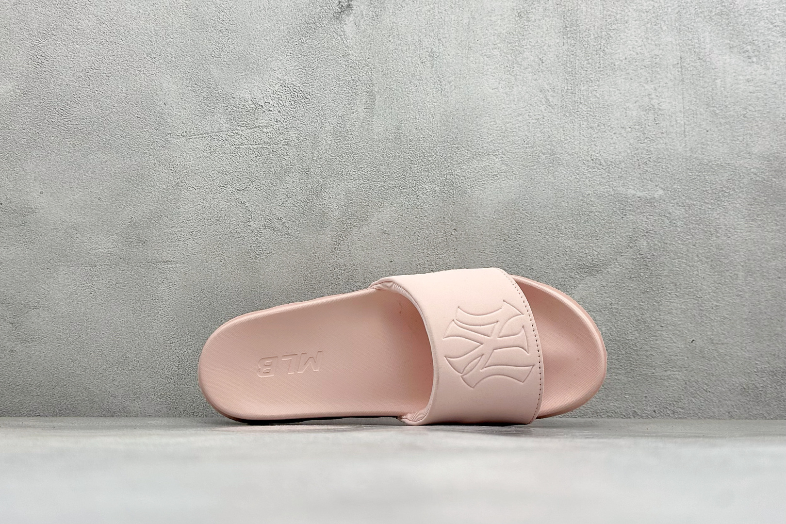XB版MLB MOUNDER MONOGRAM SLIDE 百搭舒适休闲防滑防磨一字拖鞋 货号：3ALPSB053-50