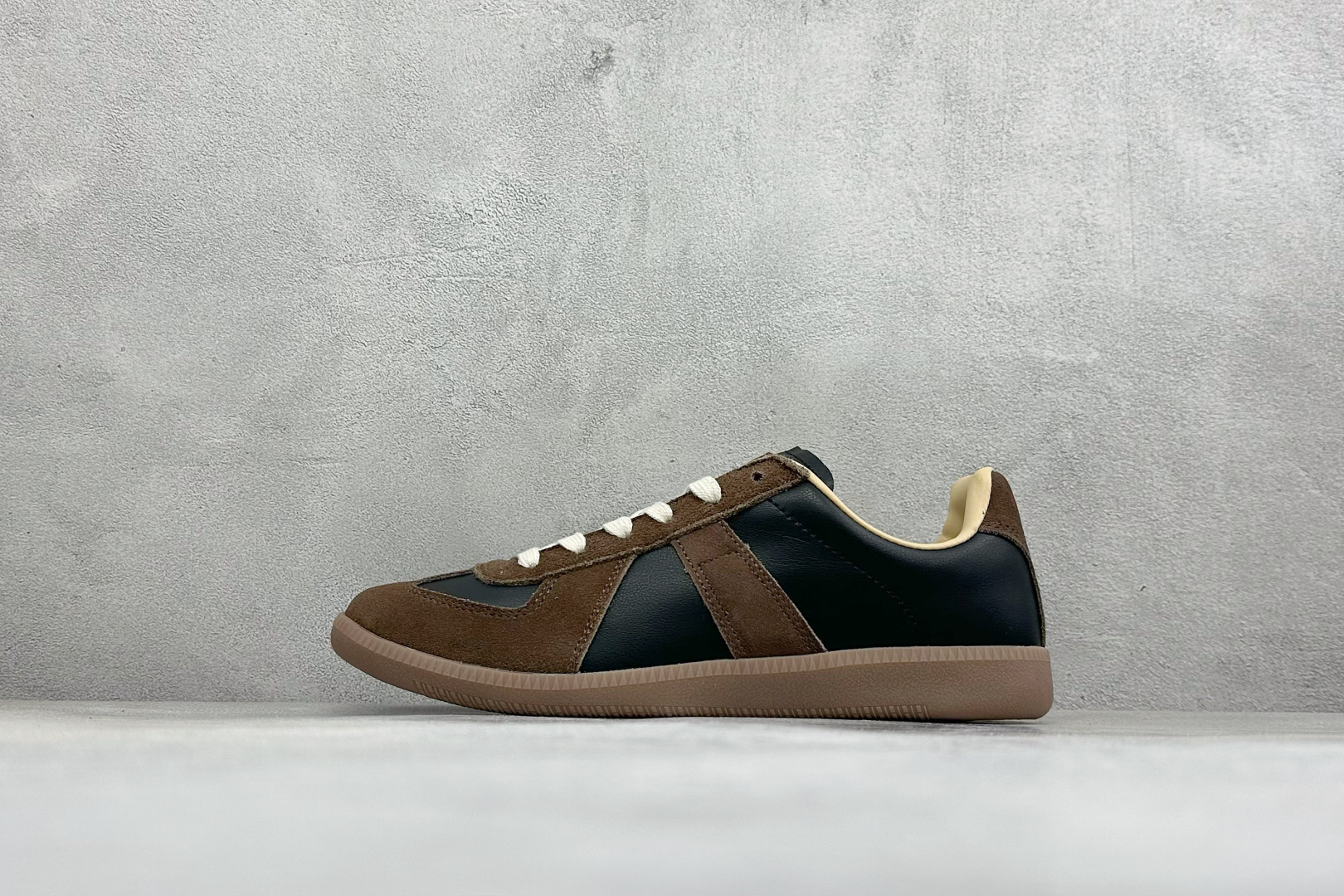 Y版Maison Margiela Calfskin Replica 马吉拉 德训运动休闲板鞋 #采用进口粒面头层小牛皮 Y版Maison Margiela Calfskin Replica 马吉拉 德训运动休闲板鞋 #采用进口粒面头层小牛皮