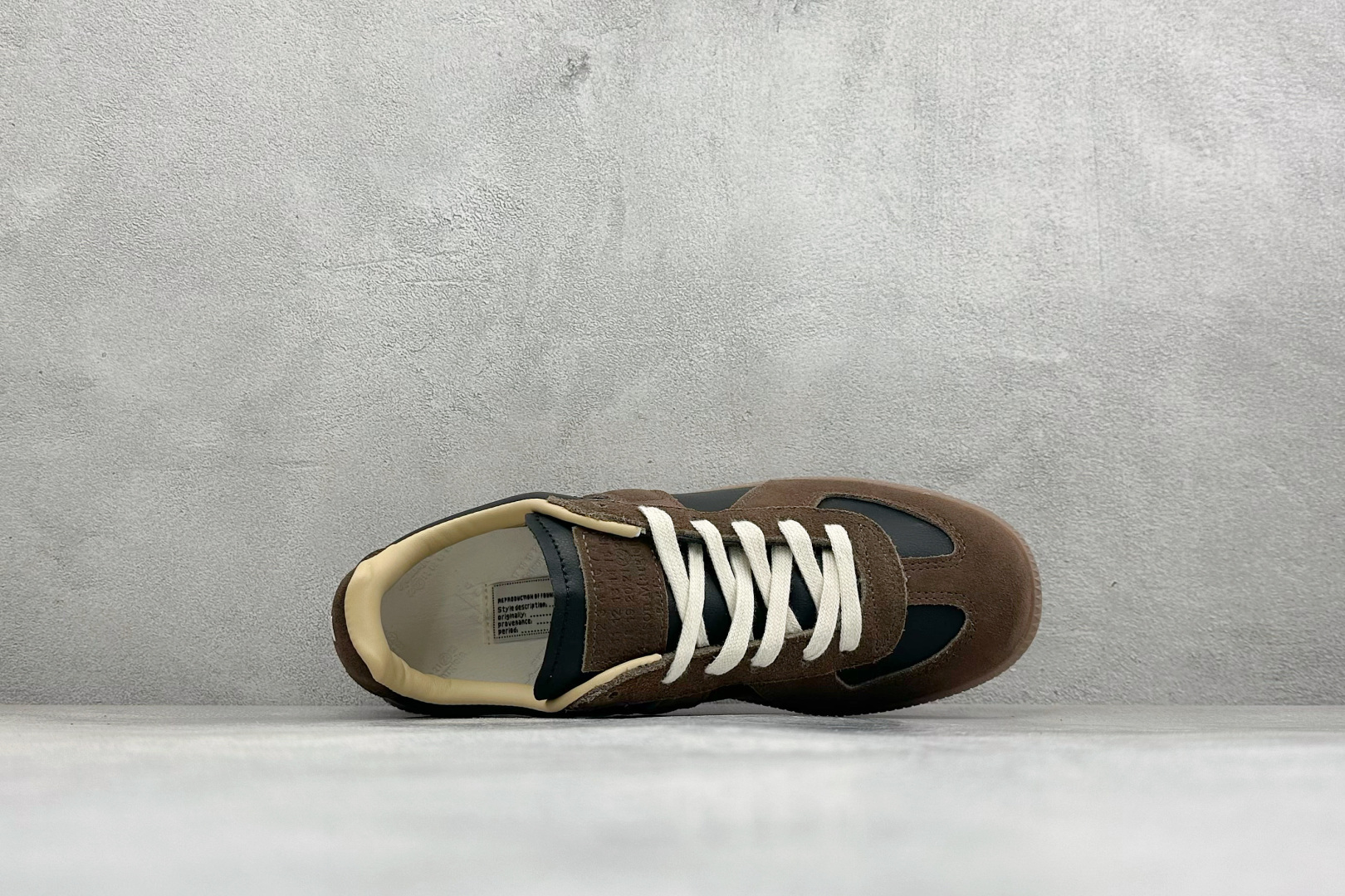 Y版Maison Margiela Calfskin Replica 马吉拉 德训运动休闲板鞋 #采用进口粒面头层小牛皮 Y版Maison Margiela Calfskin Replica 马吉拉 德训运动休闲板鞋 #采用进口粒面头层小牛皮