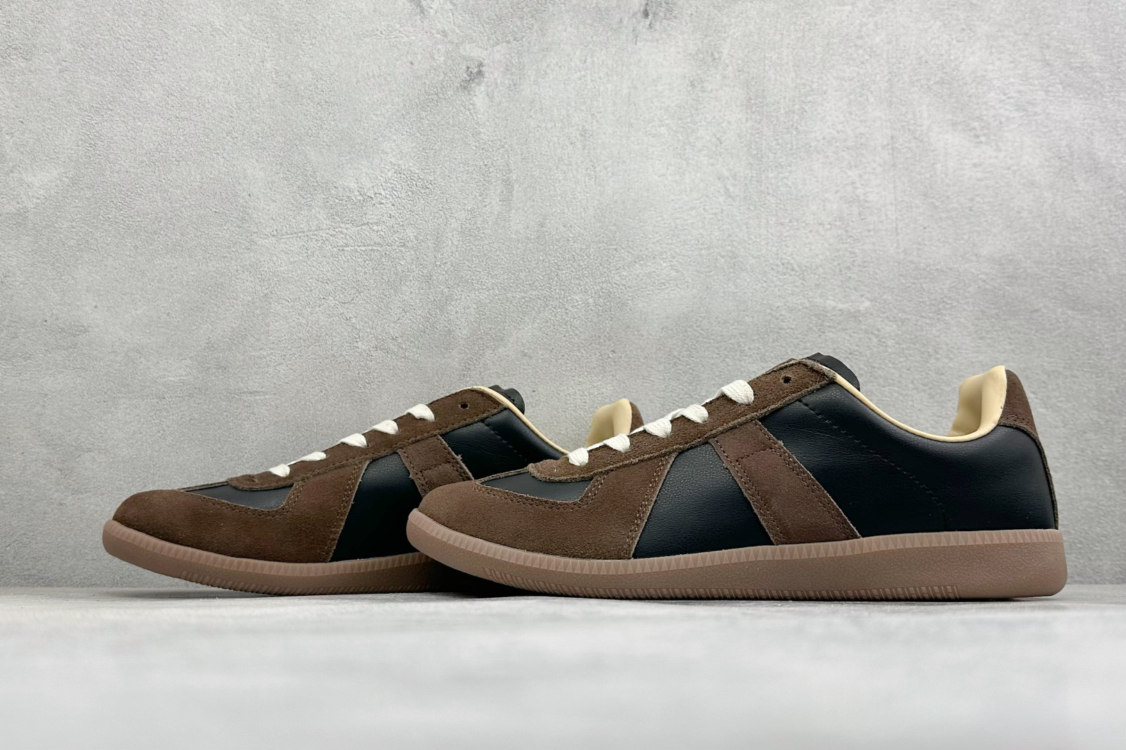 Y版Maison Margiela Calfskin Replica 马吉拉 德训运动休闲板鞋 #采用进口粒面头层小牛皮 Y版Maison Margiela Calfskin Replica 马吉拉 德训运动休闲板鞋 #采用进口粒面头层小牛皮