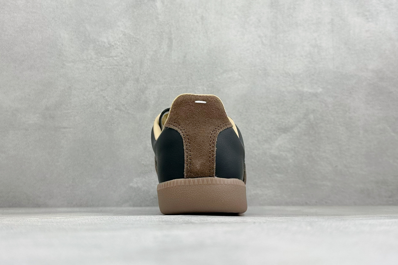 Y版Maison Margiela Calfskin Replica 马吉拉 德训运动休闲板鞋 #采用进口粒面头层小牛皮 Y版Maison Margiela Calfskin Replica 马吉拉 德训运动休闲板鞋 #采用进口粒面头层小牛皮