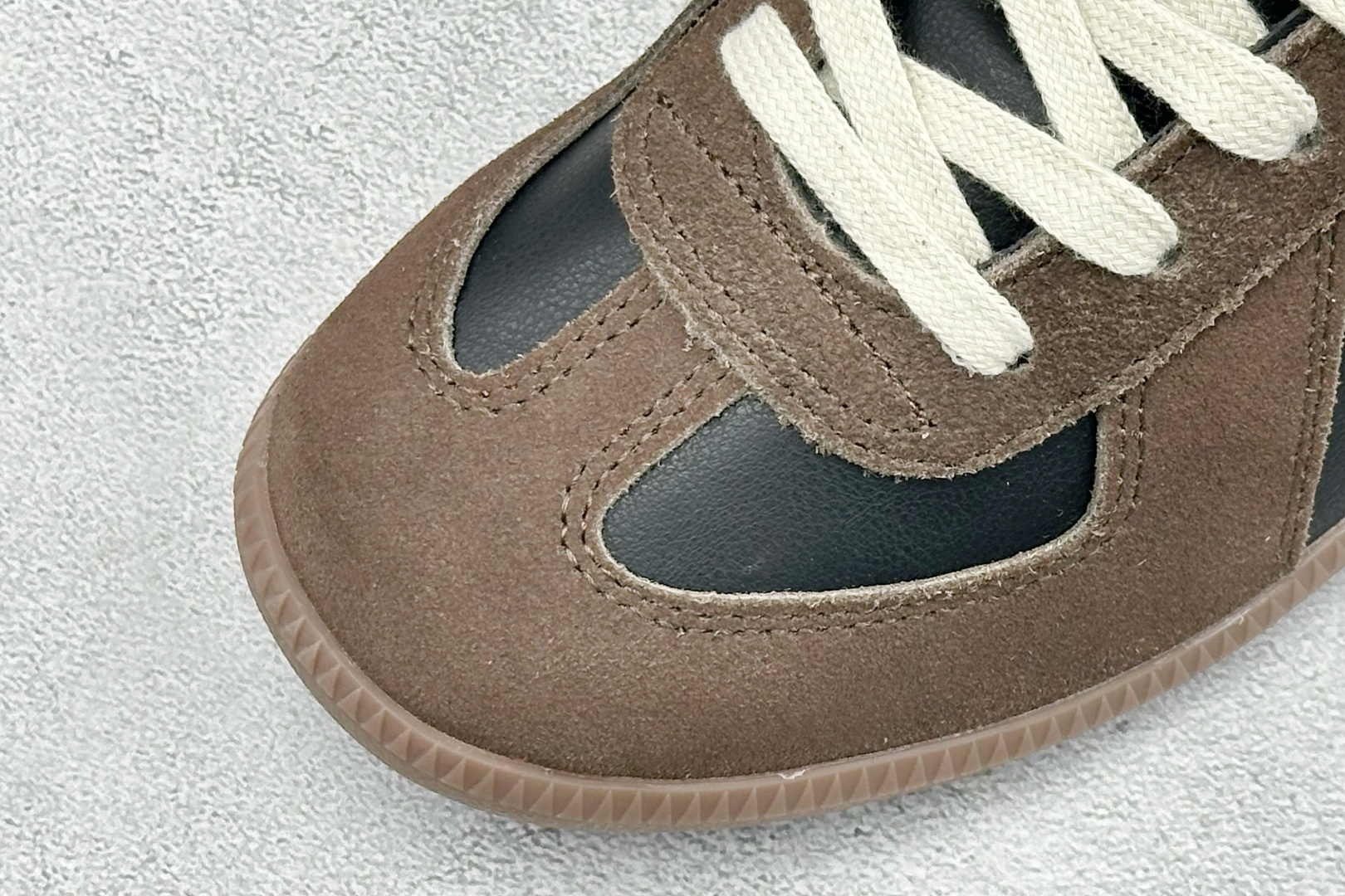 Y版Maison Margiela Calfskin Replica 马吉拉 德训运动休闲板鞋 #采用进口粒面头层小牛皮 Y版Maison Margiela Calfskin Replica 马吉拉 德训运动休闲板鞋 #采用进口粒面头层小牛皮