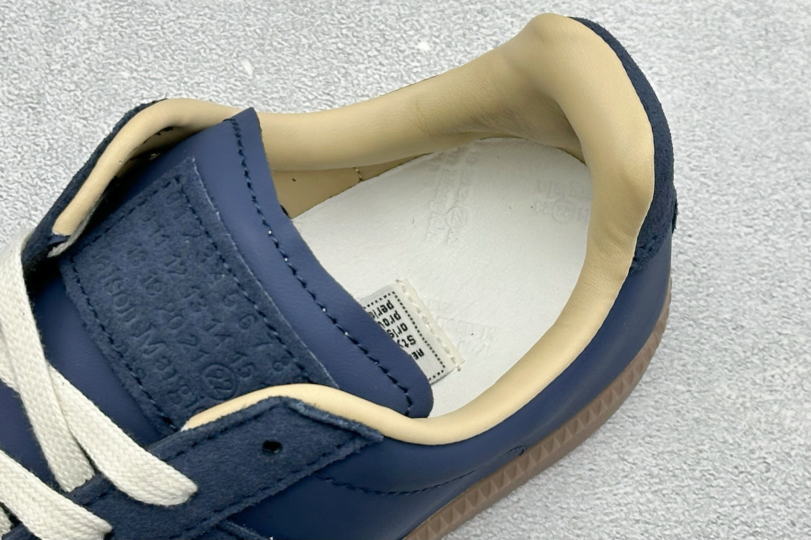 Y版Maison Margiela Calfskin Replica 马吉拉 德训运动休闲板鞋 #采用进口粒面头层小牛皮 Y版Maison Margiela Calfskin Replica 马吉拉 德训运动休闲板鞋 #采用进口粒面头层小牛皮