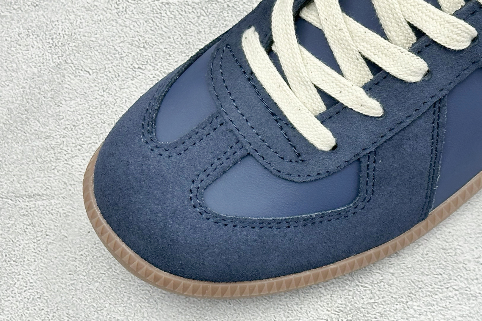 Y版Maison Margiela Calfskin Replica 马吉拉 德训运动休闲板鞋 #采用进口粒面头层小牛皮 Y版Maison Margiela Calfskin Replica 马吉拉 德训运动休闲板鞋 #采用进口粒面头层小牛皮