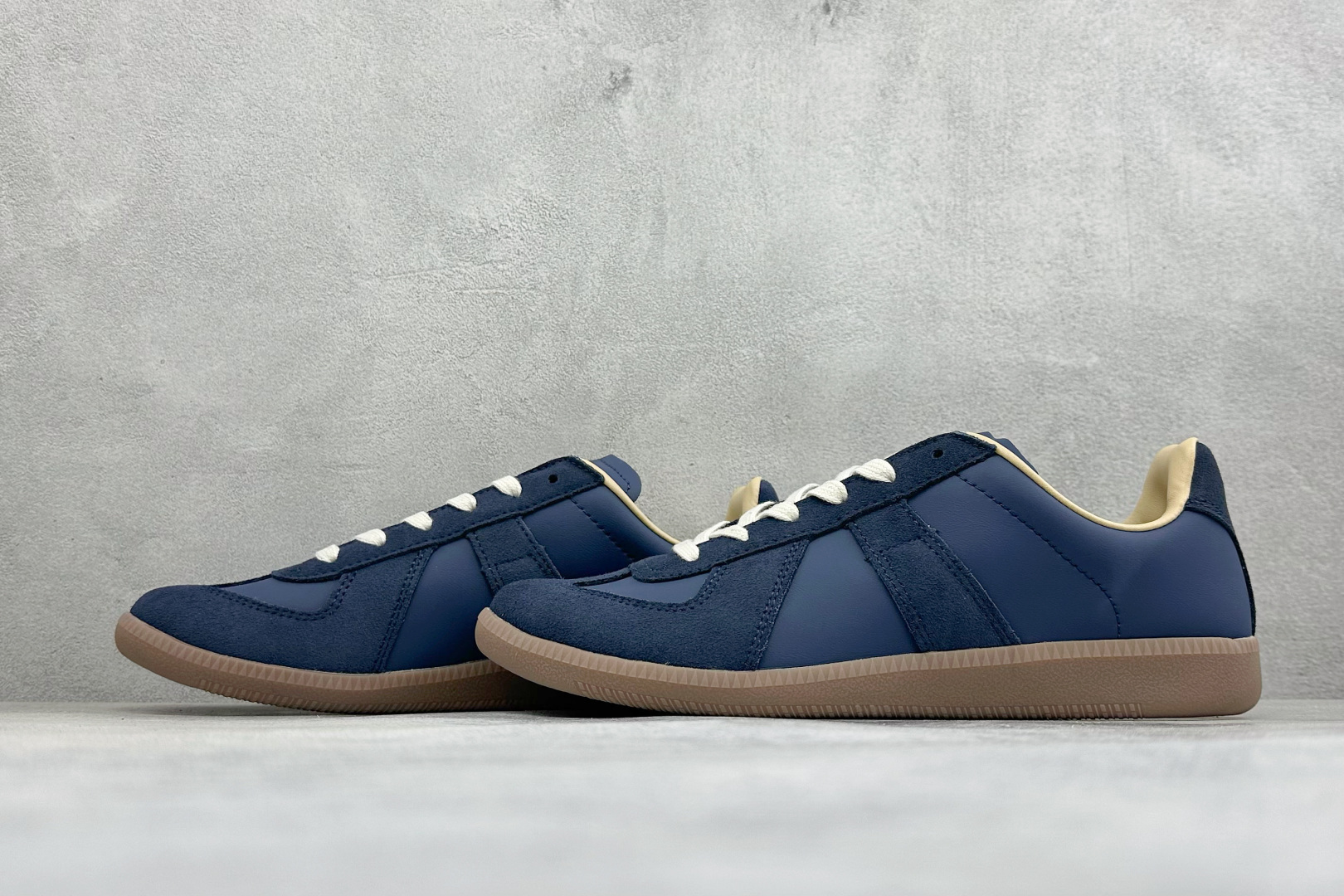 Y版Maison Margiela Calfskin Replica 马吉拉 德训运动休闲板鞋 #采用进口粒面头层小牛皮 Y版Maison Margiela Calfskin Replica 马吉拉 德训运动休闲板鞋 #采用进口粒面头层小牛皮