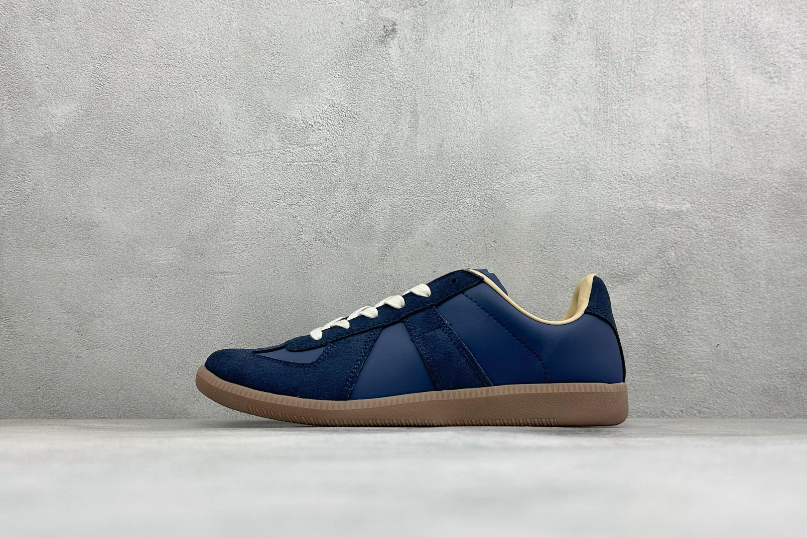 Y版Maison Margiela Calfskin Replica 马吉拉 德训运动休闲板鞋 #采用进口粒面头层小牛皮 Y版Maison Margiela Calfskin Replica 马吉拉 德训运动休闲板鞋 #采用进口粒面头层小牛皮