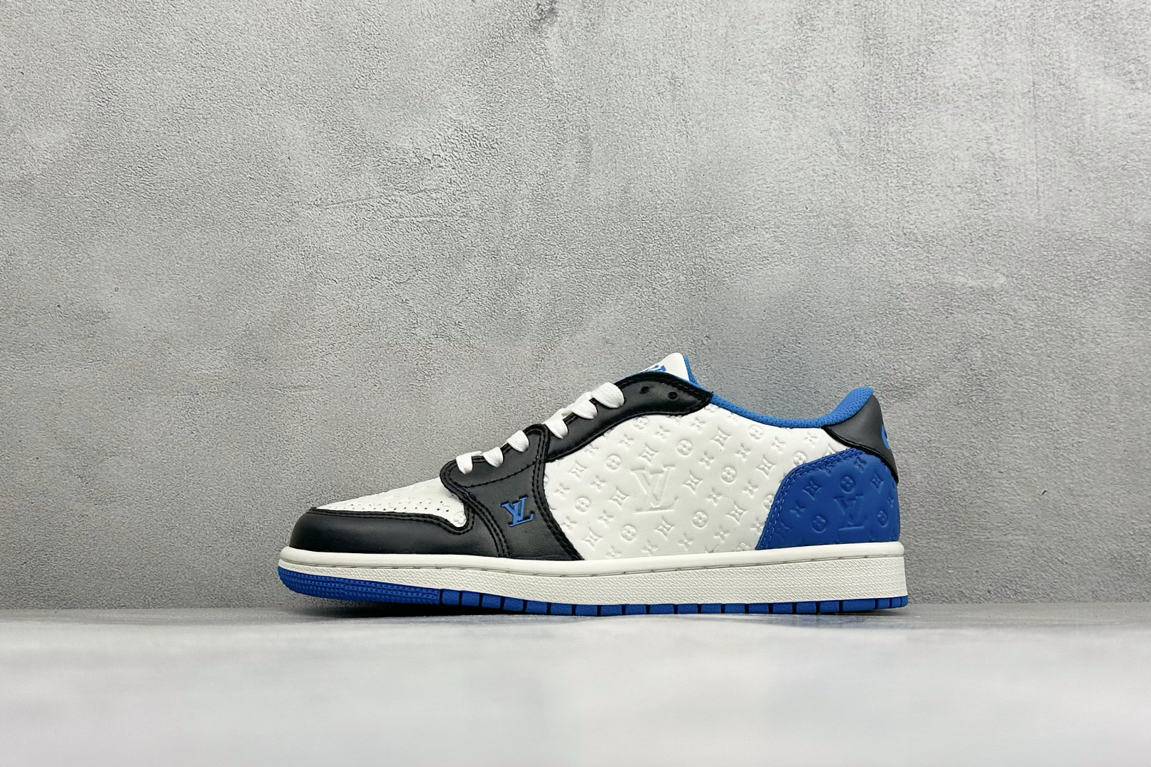 福利特价 Travis Scott x Air Jordan 1 LV 路易威登 乔1倒勾低帮板鞋 货号：CQ4277-