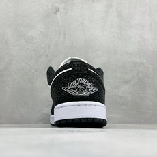 暗夜满钻 奢华出圈 AIR JORDAN 1,整鞋满铺精致闪钻面料,暗光下自带细腻光泽,哑光Swoosh勾简约大气,搭配 暗夜满钻 奢华出圈 AIR JORDAN 1,整鞋满铺精致闪钻面料,暗光下自带细腻光泽,哑光Swoosh勾简约大气,搭配