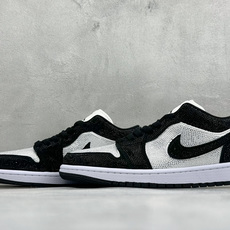 暗夜满钻 奢华出圈 AIR JORDAN 1,整鞋满铺精致闪钻面料,暗光下自带细腻光泽,哑光Swoosh勾简约大气,搭配 暗夜满钻 奢华出圈 AIR JORDAN 1,整鞋满铺精致闪钻面料,暗光下自带细腻光泽,哑光Swoosh勾简约大气,搭配