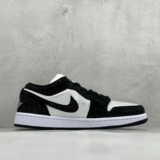 暗夜满钻 奢华出圈 AIR JORDAN 1,整鞋满铺精致闪钻面料,暗光下自带细腻光泽,哑光Swoosh勾简约大气,搭配 暗夜满钻 奢华出圈 AIR JORDAN 1,整鞋满铺精致闪钻面料,暗光下自带细腻光泽,哑光Swoosh勾简约大气,搭配