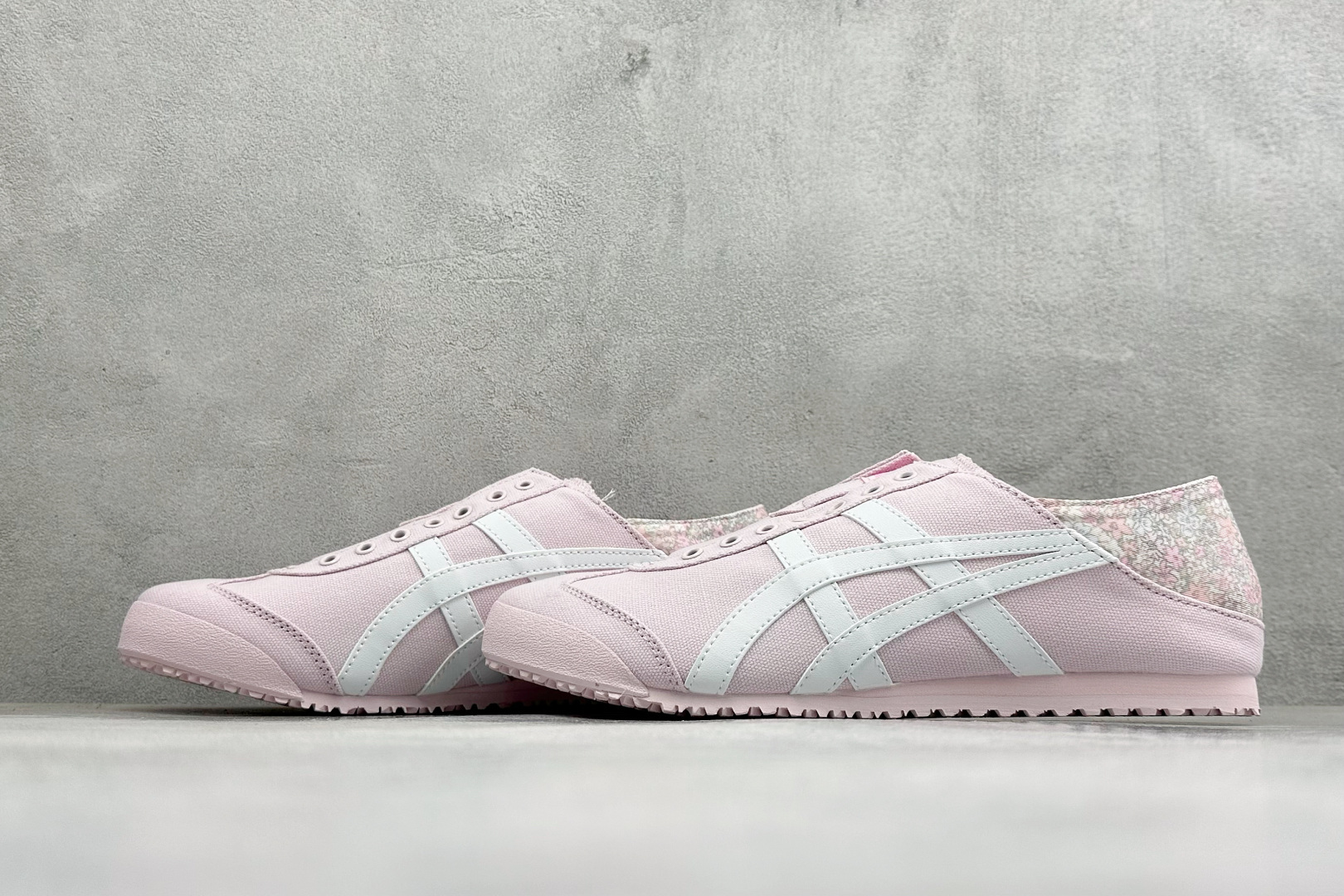亚瑟士OnitsukaTiger/鬼冢虎 MEXICO 66 经典低帮休闲板鞋 货号：1183C635-700 尺码：3