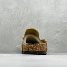 Birkenstock 勃肯凉鞋系列 #采用质地柔软牛皮绒面革植入羊羔毛鞋垫和里衬材质 中底搭载缓震软木橡胶 外置EVA Birkenstock 勃肯凉鞋系列 #采用质地柔软牛皮绒面革植入羊羔毛鞋垫和里衬材质 中底搭载缓震软木橡胶 外置EVA