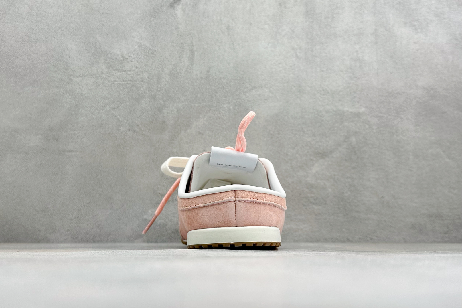 Alo Yoga Launches Mule Sneaker 发动系列低帮阿甘T头薄底穆勒风包头式露跟休闲凉拖鞋 货号：