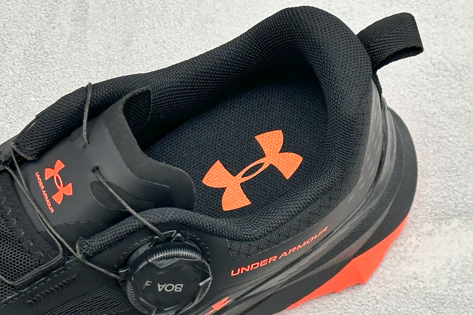 安德玛UNDER ARMOUR 织物TPU 圆头旋钮 减震防滑低帮越野跑鞋 货号：-117 