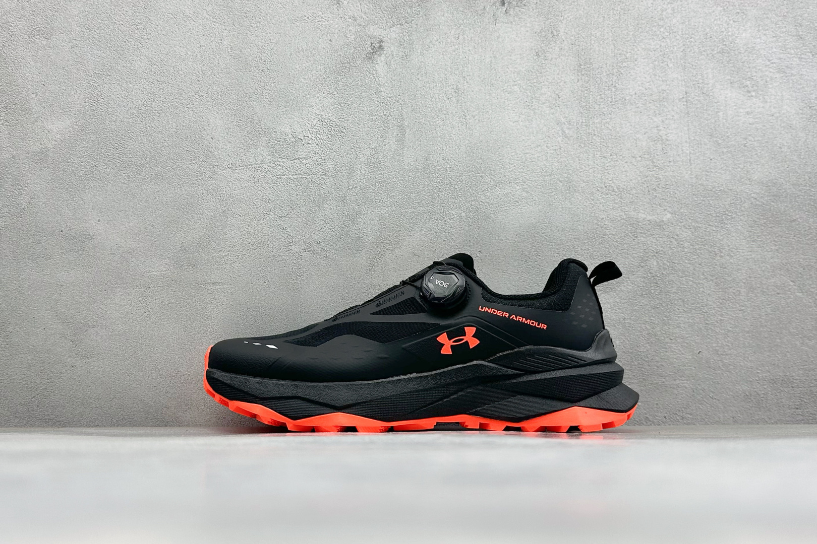 安德玛UNDER ARMOUR 织物TPU 圆头旋钮 减震防滑低帮越野跑鞋 货号：-117 