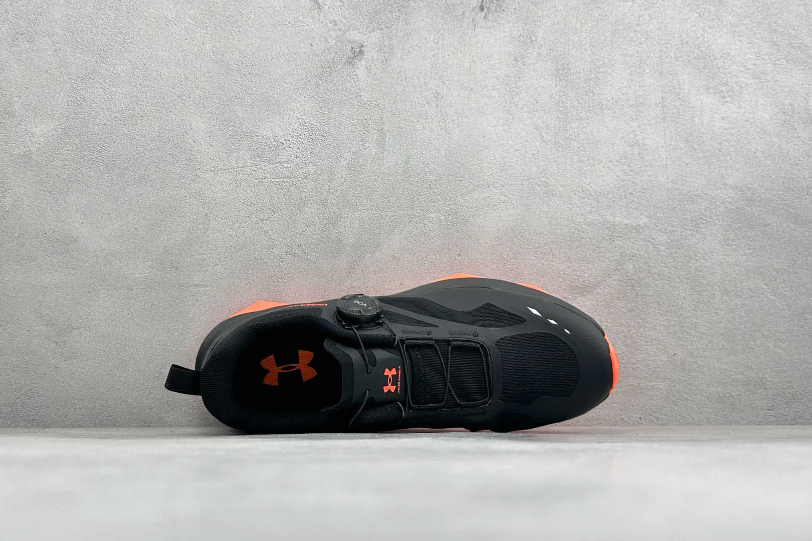 安德玛UNDER ARMOUR 织物TPU 圆头旋钮 减震防滑低帮越野跑鞋 货号：-117 