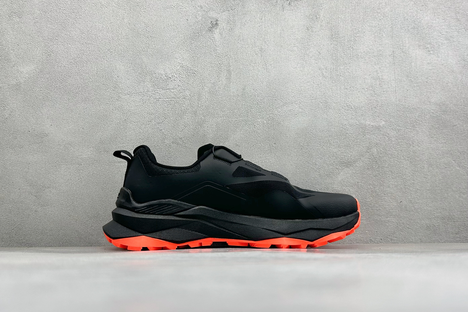 安德玛UNDER ARMOUR 织物TPU 圆头旋钮 减震防滑低帮越野跑鞋 货号：-117 