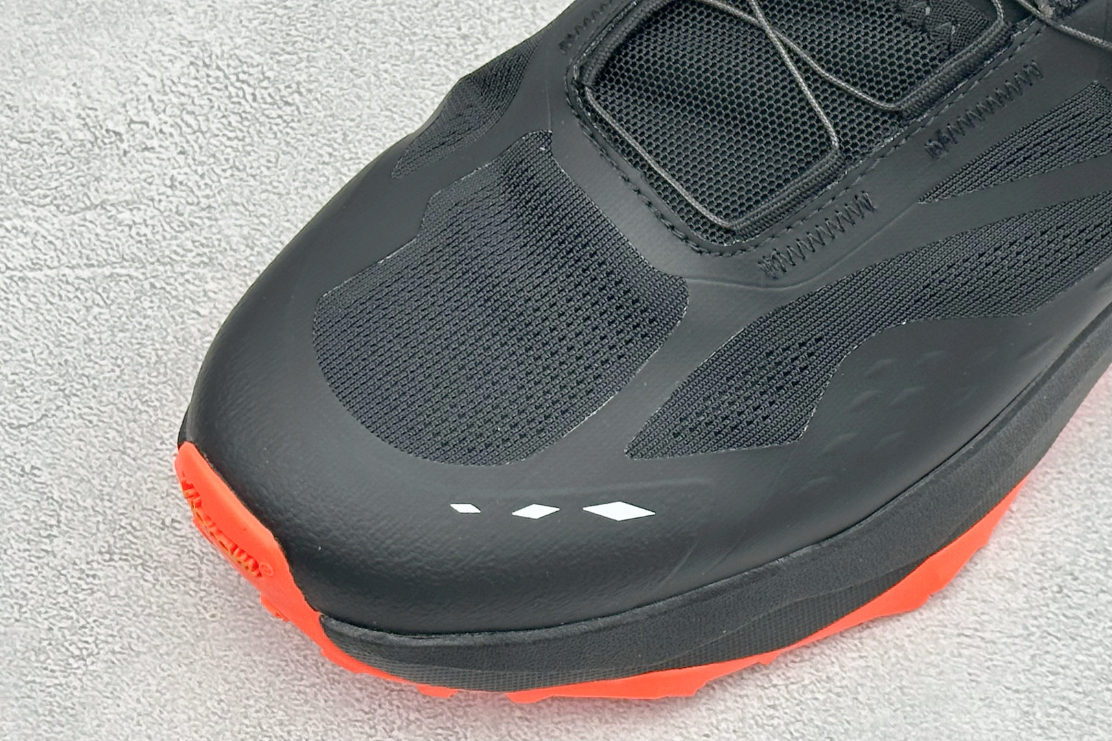 安德玛UNDER ARMOUR 织物TPU 圆头旋钮 减震防滑低帮越野跑鞋 货号：-117 