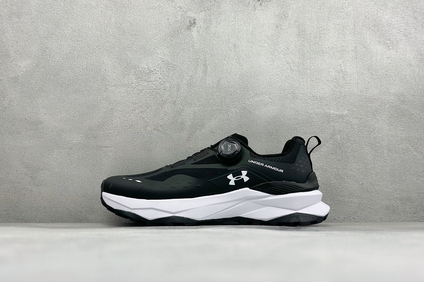 安德玛UNDER ARMOUR 织物TPU 圆头旋钮 减震防滑低帮越野跑鞋 货号：-001 