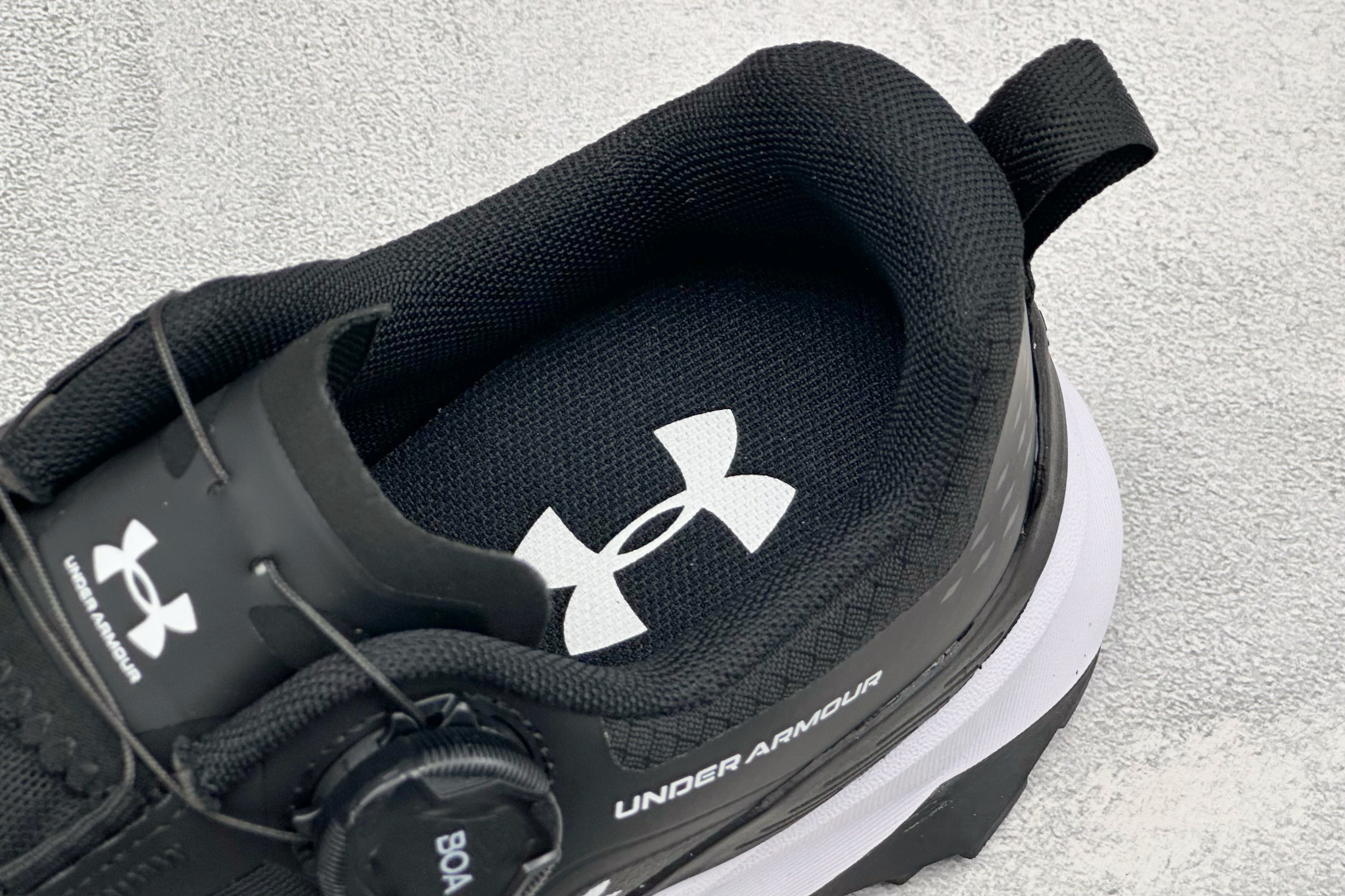安德玛UNDER ARMOUR 织物TPU 圆头旋钮 减震防滑低帮越野跑鞋 货号：-001 