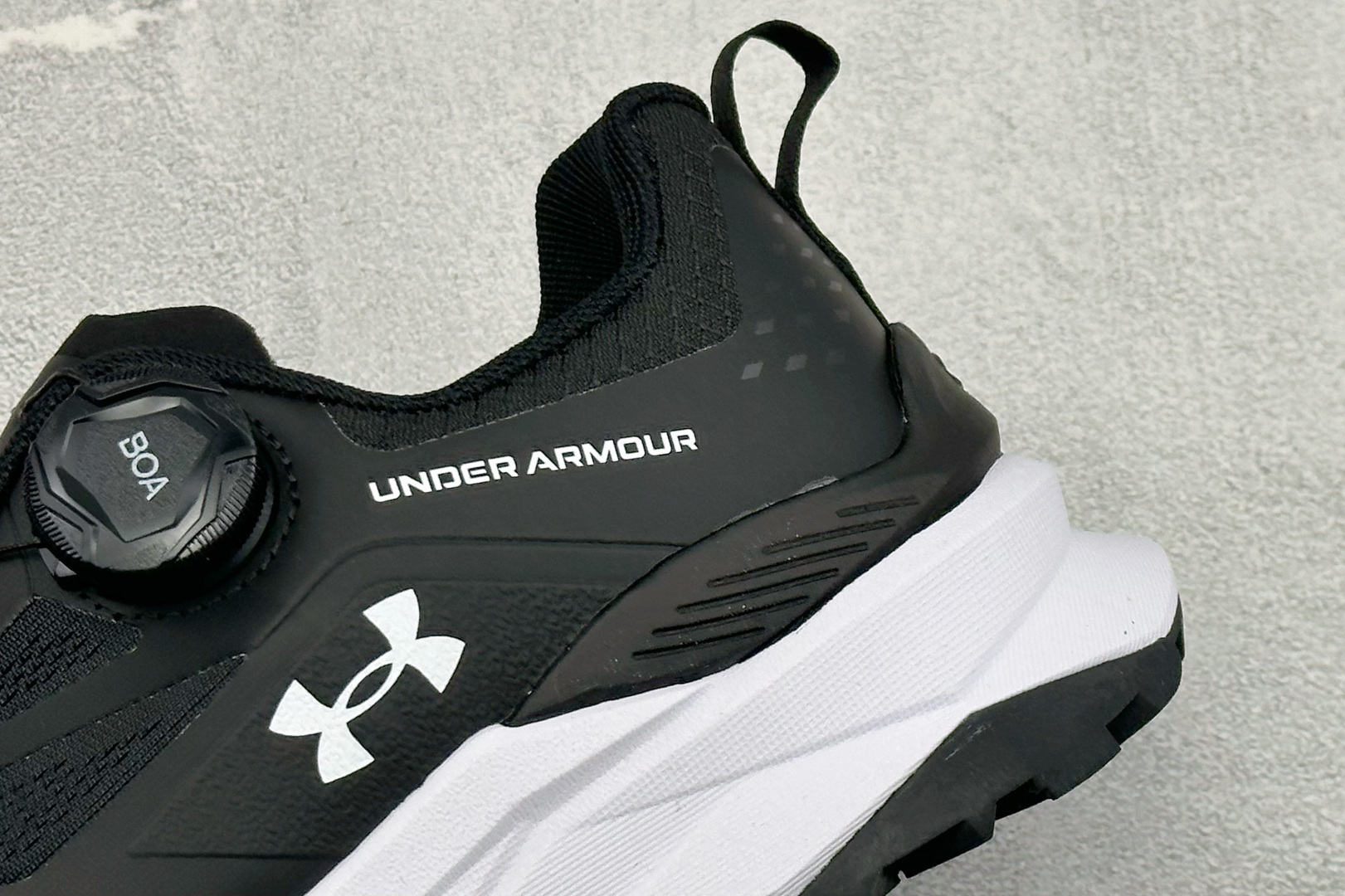 安德玛UNDER ARMOUR 织物TPU 圆头旋钮 减震防滑低帮越野跑鞋 货号：-001 
