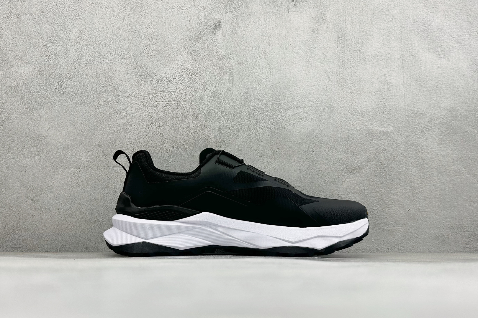 安德玛UNDER ARMOUR 织物TPU 圆头旋钮 减震防滑低帮越野跑鞋 货号：-001 