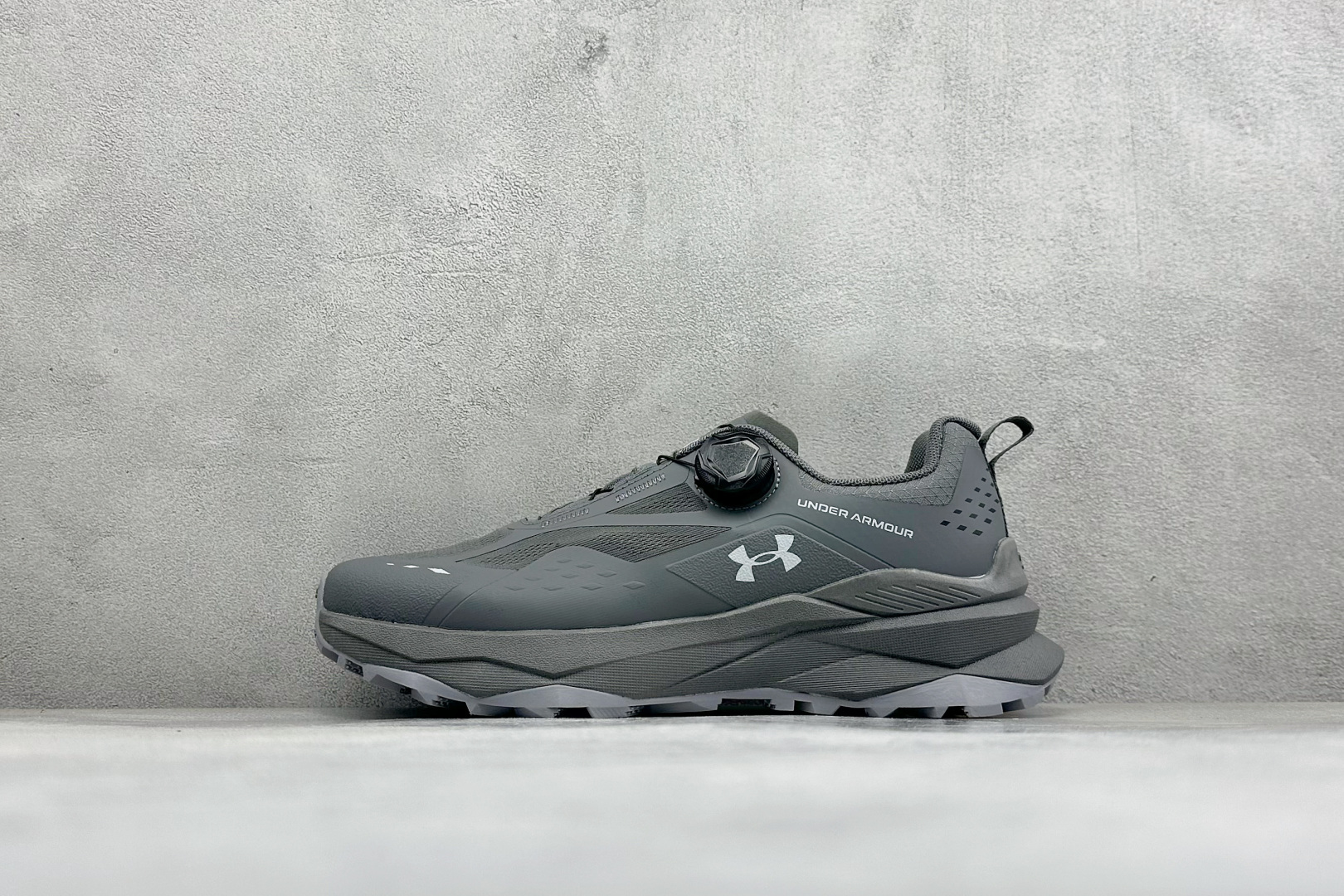安德玛UNDER ARMOUR 织物TPU 圆头旋钮 减震防滑低帮越野跑鞋 货号：-115 