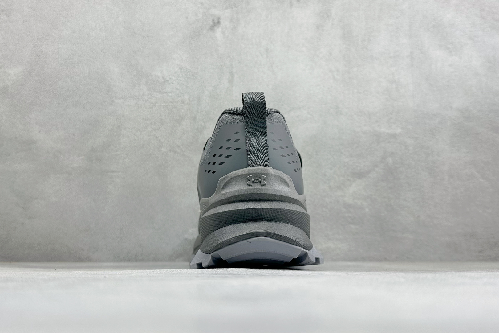 安德玛UNDER ARMOUR 织物TPU 圆头旋钮 减震防滑低帮越野跑鞋 货号：-115 