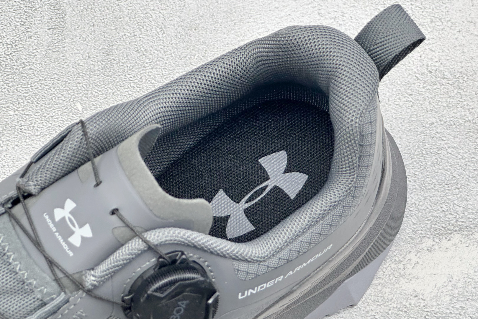 安德玛UNDER ARMOUR 织物TPU 圆头旋钮 减震防滑低帮越野跑鞋 货号：-115 