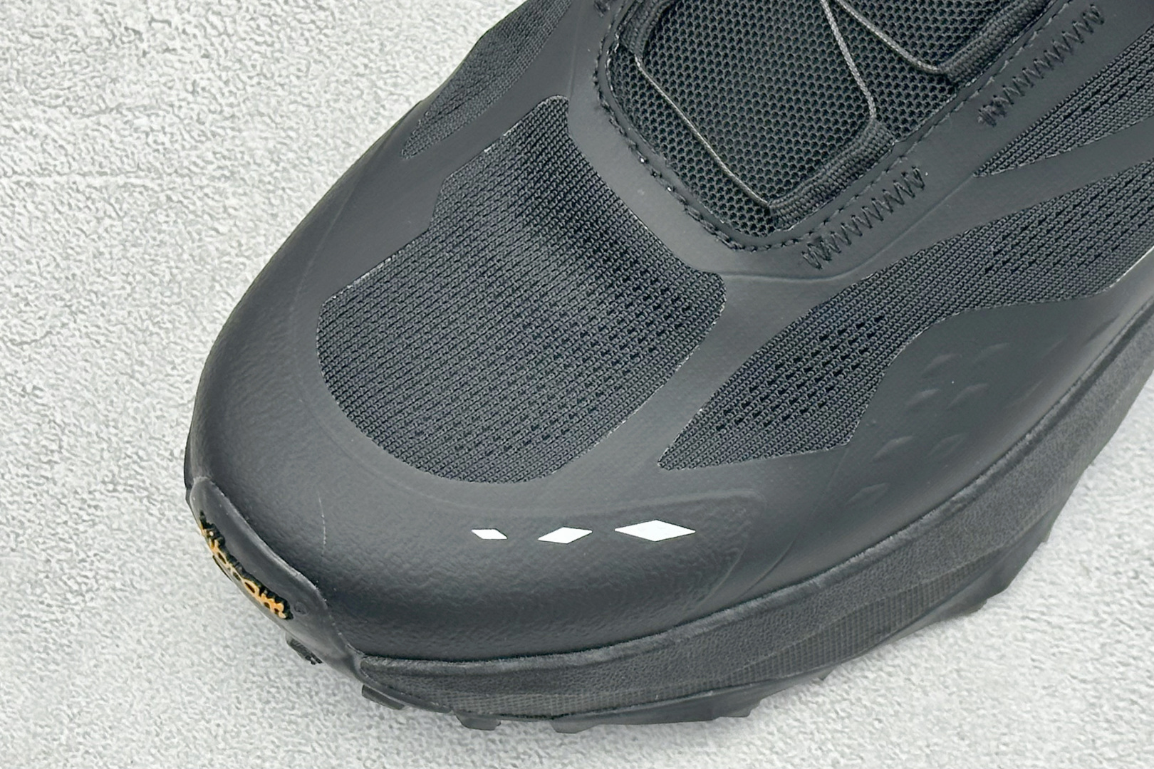 安德玛UNDER ARMOUR 织物TPU 圆头旋钮 减震防滑低帮越野跑鞋 货号：-116 