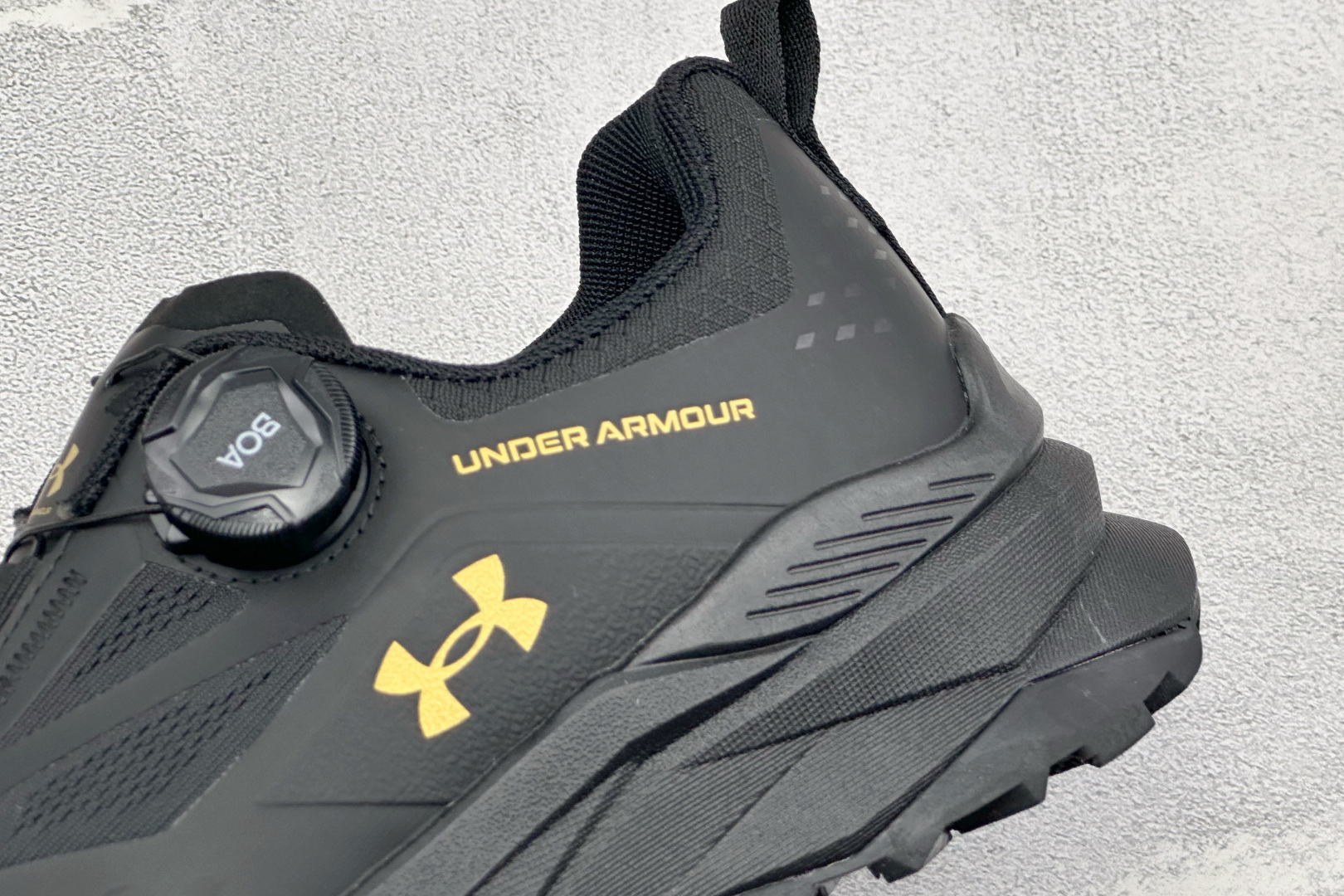 安德玛UNDER ARMOUR 织物TPU 圆头旋钮 减震防滑低帮越野跑鞋 货号：-116 