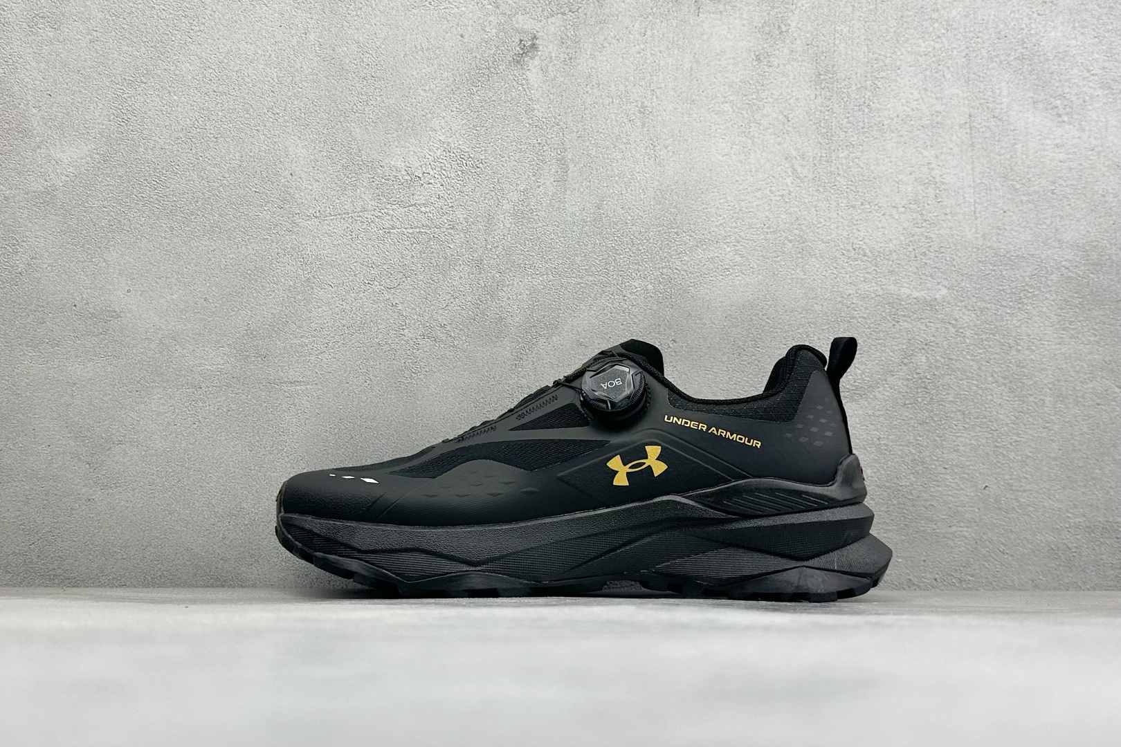 安德玛UNDER ARMOUR 织物TPU 圆头旋钮 减震防滑低帮越野跑鞋 货号：-116 