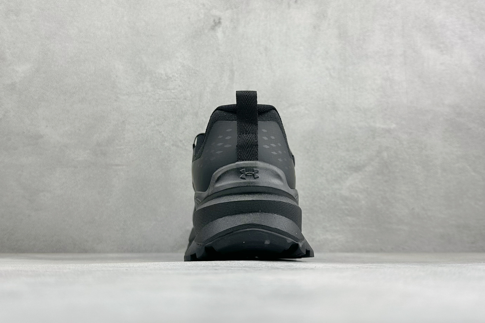 安德玛UNDER ARMOUR 织物TPU 圆头旋钮 减震防滑低帮越野跑鞋 货号：-116 