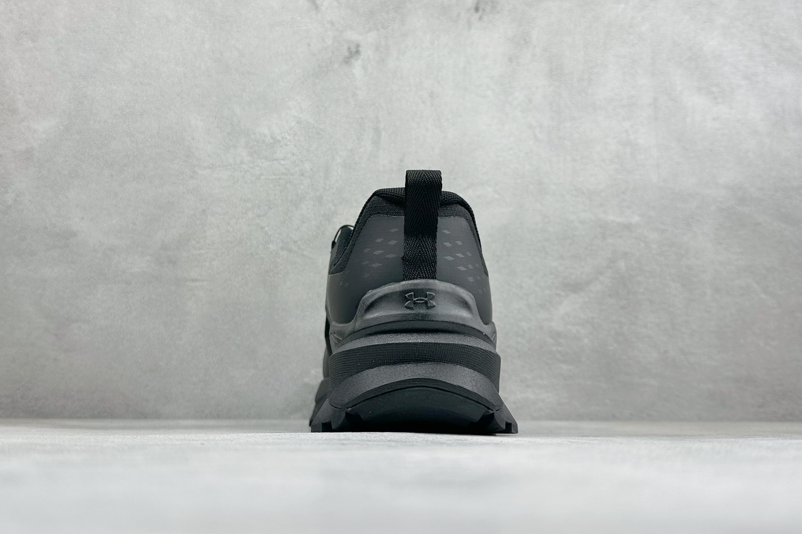 安德玛UNDER ARMOUR 织物TPU 圆头旋钮 减震防滑低帮越野跑鞋 货号：-002 