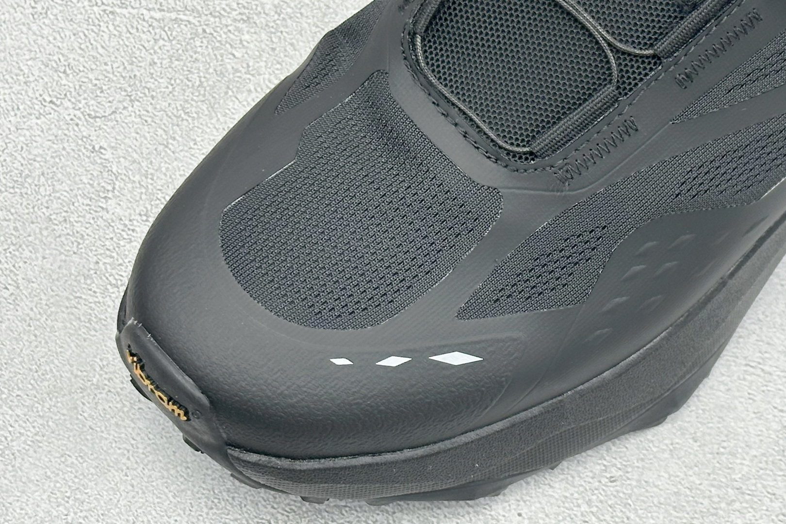 安德玛UNDER ARMOUR 织物TPU 圆头旋钮 减震防滑低帮越野跑鞋 货号：-002 